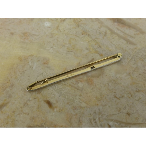 255 - A 15ct gold brooch. Weighing 2.65 grams