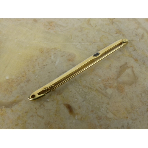 255 - A 15ct gold brooch. Weighing 2.65 grams