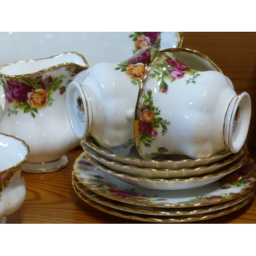 280 - A stunning Royal Albert Old Country Roses tea set.