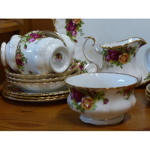 280 - A stunning Royal Albert Old Country Roses tea set.