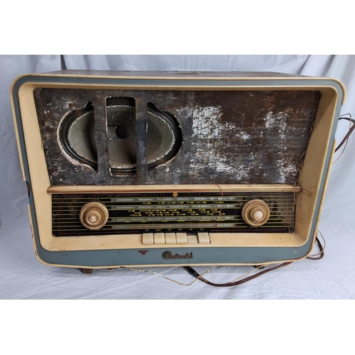 318 - A vintage table top valve radio for restoration.