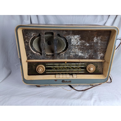 318 - A vintage table top valve radio for restoration.