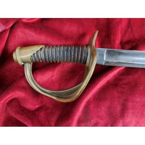 352 - An antique curved sword.