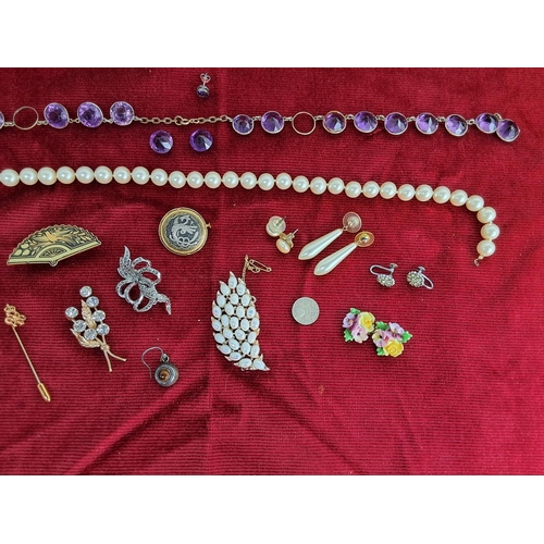 354 - A collection of vintage costume jewellery.