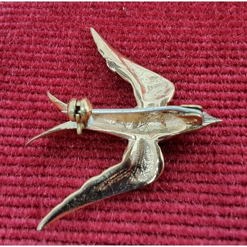 356 - A stunning antique/ vintage enamel brooch, modelled as a seagul.