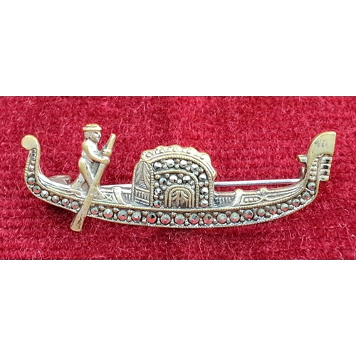 368 - A vintage white metal brooch, modelled as an Italian Gondolier.