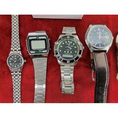 371 - A collection of various vintage/ retro Gents wristwatches.