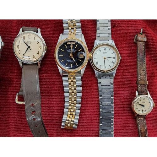 371 - A collection of various vintage/ retro Gents wristwatches.