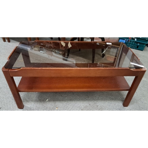 445 - A stunning Mid Century/ vintage glass topped coffee table.