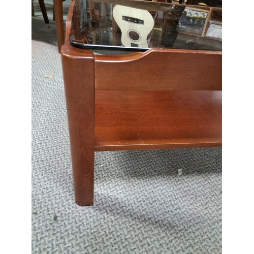 445 - A stunning Mid Century/ vintage glass topped coffee table.