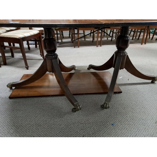 489 - A stunning antique Irish Georgian extending mahogany dining table.