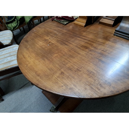 489 - A stunning antique Irish Georgian extending mahogany dining table.