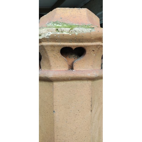 215 - A stunning antique/ Victorian chimney pot, measuring 77cm tall.