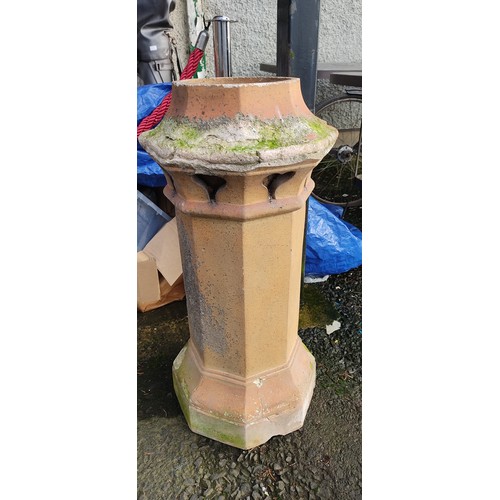 215 - A stunning antique/ Victorian chimney pot, measuring 77cm tall.