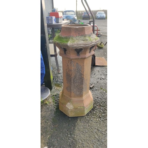 215 - A stunning antique/ Victorian chimney pot, measuring 77cm tall.