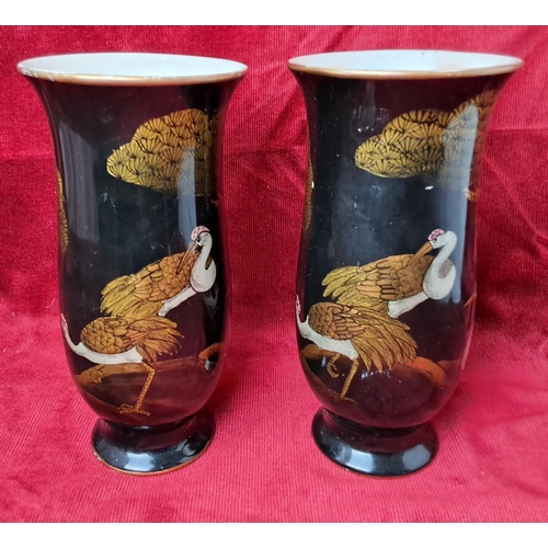 20 - A pair of decorative antique Chinese/ Oriental vases, each measuring 21 cm tall.