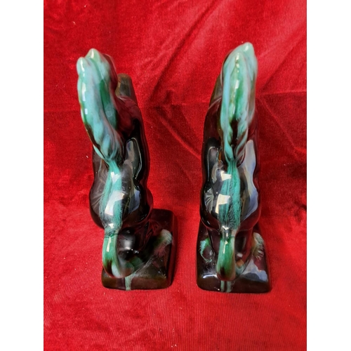 49 - A stunning pair of vintage Blue Mountain Pottery 'Prancing/ Rearing' horse bookends, measuring 23cm ... 