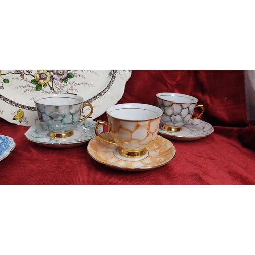 192 - An assortment of vintage/ antique ceramics to include a large platter & more.