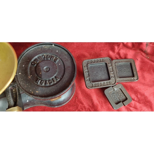 177 - A set of vintage kitchen scales & stacking weights.