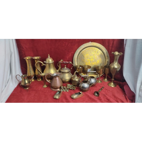 196 - A large collection of vintage/ antique brass & copper ware.