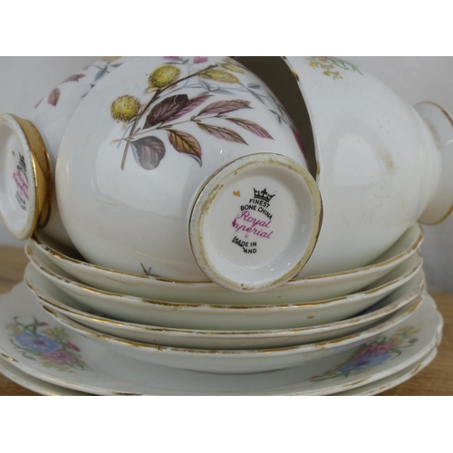 200 - A decorative vintage Royal Imperial teaset.