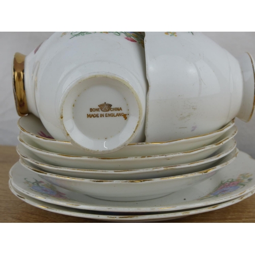 200 - A decorative vintage Royal Imperial teaset.