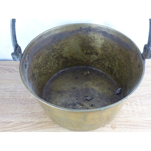 211 - A large antique brass jam/ preserve pan.