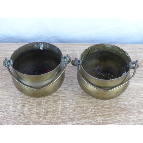 234 - A pair of miniature brass 3 legged pots/ cauldrons.