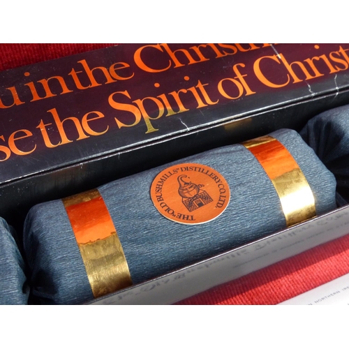 400 - A rare boxed 'Old Bushmills Distillery' Christmas cracker containing a bottle of Black Bush, and a c... 