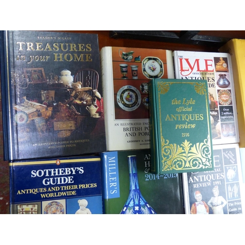 441 - Nine antiques and collectors reference guides to include Hislop's Art Sales Index 2005, Miller Antiq... 