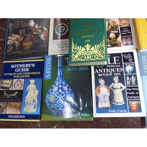 441 - Nine antiques and collectors reference guides to include Hislop's Art Sales Index 2005, Miller Antiq... 