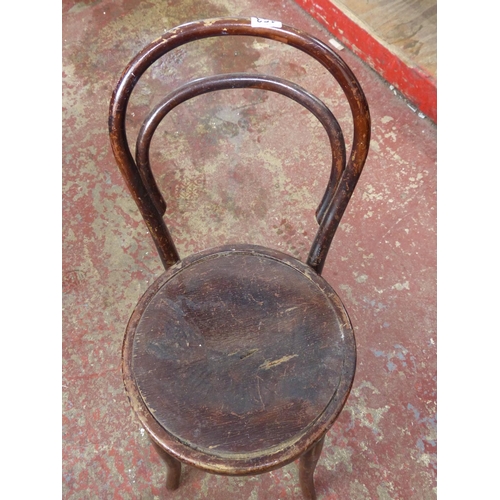 453 - A vintage 1920's Mundus Austrian Vienna bentwood chair with original label (a/f).