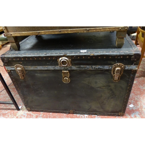 460 - A large antique/ vintage travel trunk, measuring