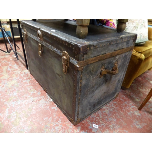 460 - A large antique/ vintage travel trunk, measuring