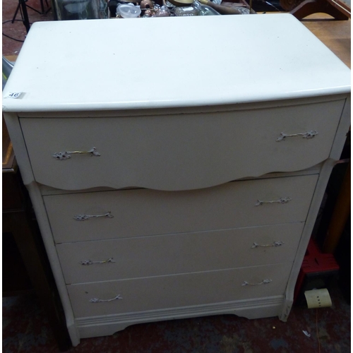 467 - A vintage chest of drawers.