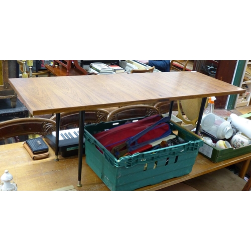 477 - A vintage rosewood coffee table, measuring 134cm x 46.5cm x 50cm.