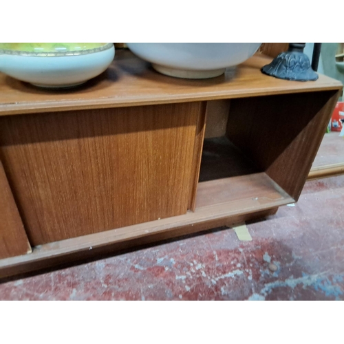 302 - A mid-century G-Plan shelving unit, in need of some restoration.