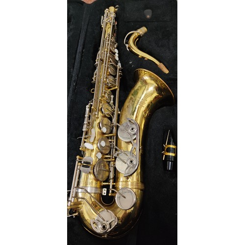 365 - A stunning SMS Academy of Wind instruments Scholarship Series saxophone with carry case.