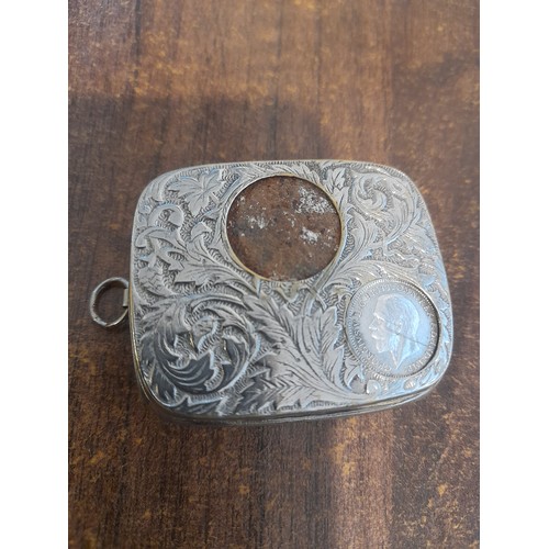 264 - Vintage/ antique white metal coin holder/ purse, with decorative engraved design.