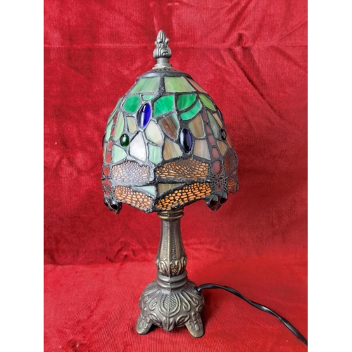 40 - A Tiffany style Dragonfly table lamp. Measuring 30cm Tall