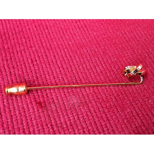 70 - A vintage yellow metal tie pin.