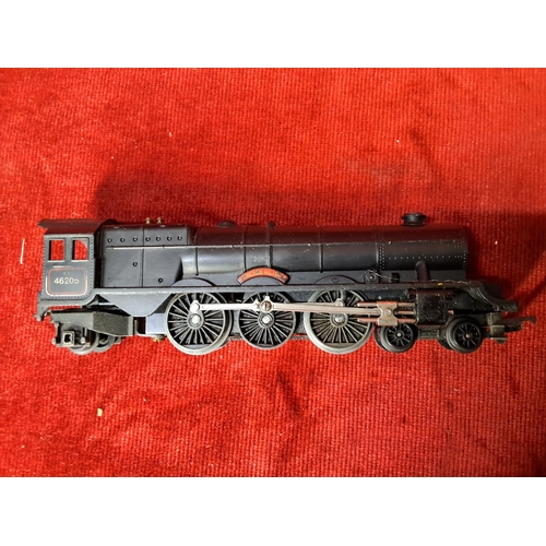 24 - A collection of locomotives to include Tri-ang 82004 and lots more.