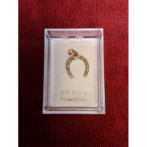 72 - A vintage 9ct gold horseshoe charm. 0.7 grams.