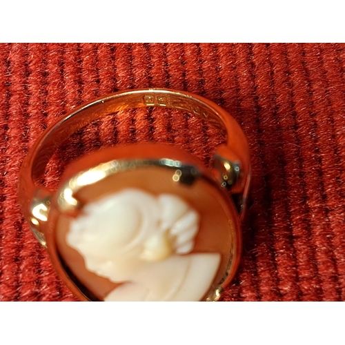 75 - A vintage 9ct gold cameo ring, size K.