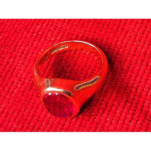 79 - A vintage Gent's 9ct gold signet ring set with large Garnet, size S/T.