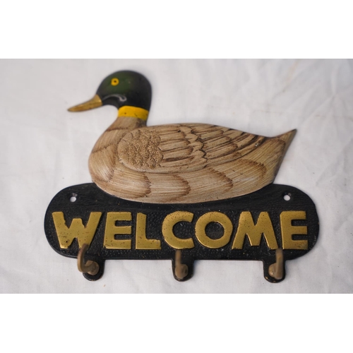 660 - A 'Welcome' key holder with duck design.