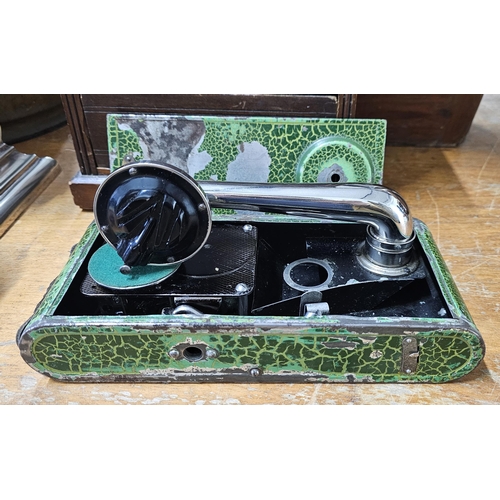 60 - A stunning & rare antique pocket gramophone, complete & in working condition, measuring 11