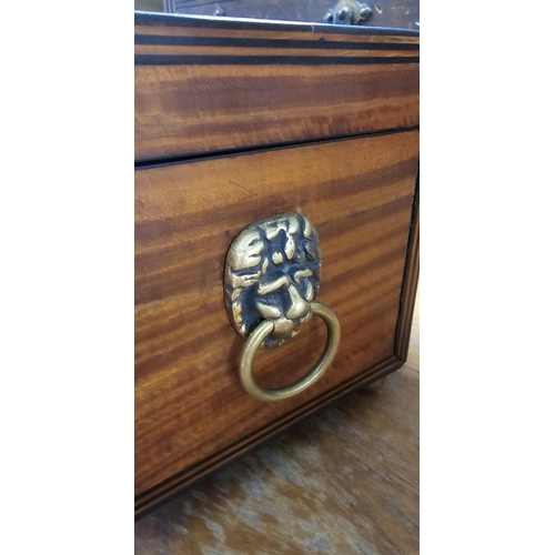 70 - A stunning antique/ Georgian mahogany tea caddy with inlaid design & bras lion mask handles, 30cm x ... 