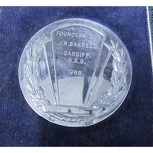 80 - A stunning vintage cased Sterling Silver medal, 'National Federation of Bakery - Student Societies',... 