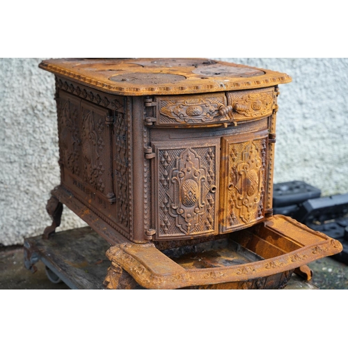 478 - A stunning antique cast iron 'Plantress No 8' stove, in need of some restoration.